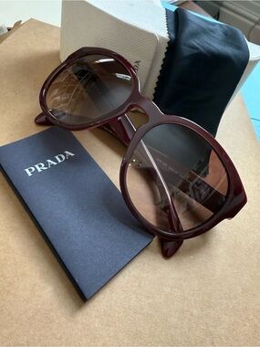 Vintage Prada Burgundy Round Sunglasses with Brown Gradient Lenses OPAL BORDEAUX